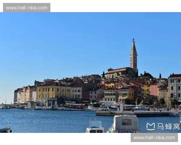 亚德里亚海的“双城记”：里耶卡与那不勒斯的蓝调史诗